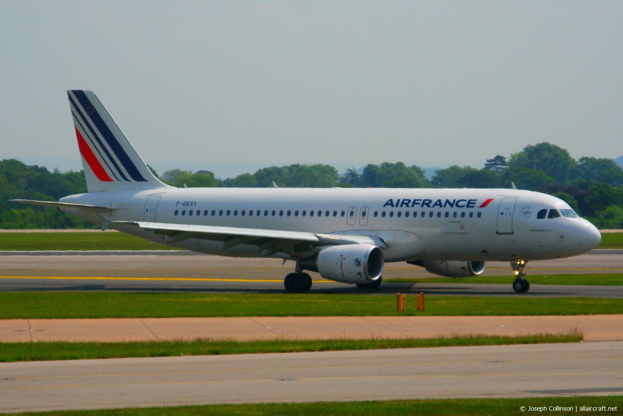 F-GKXY (4105) 2009 Airbus A320-214