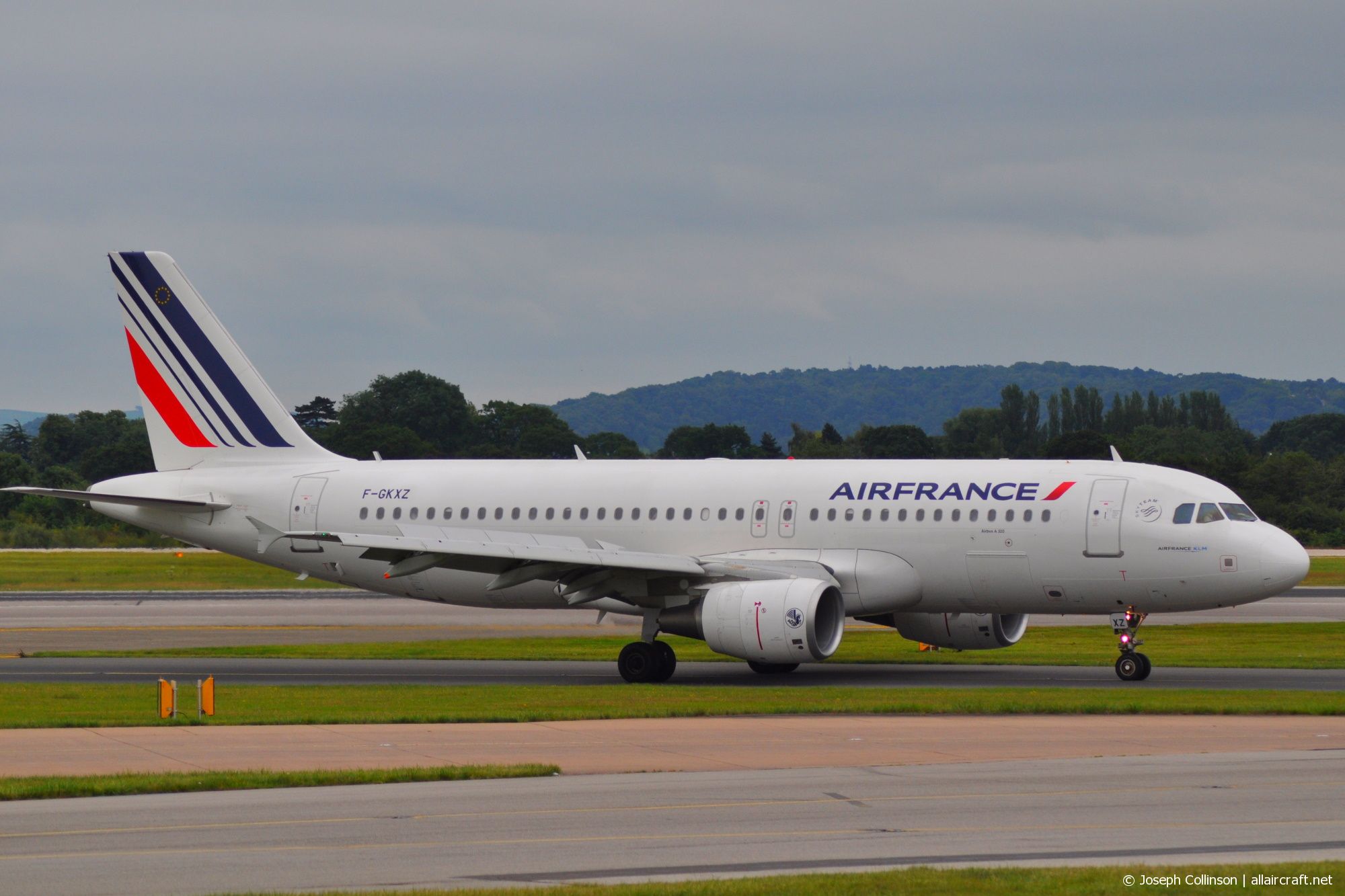 F-GKXZ (4137) 2009 Airbus A320-214