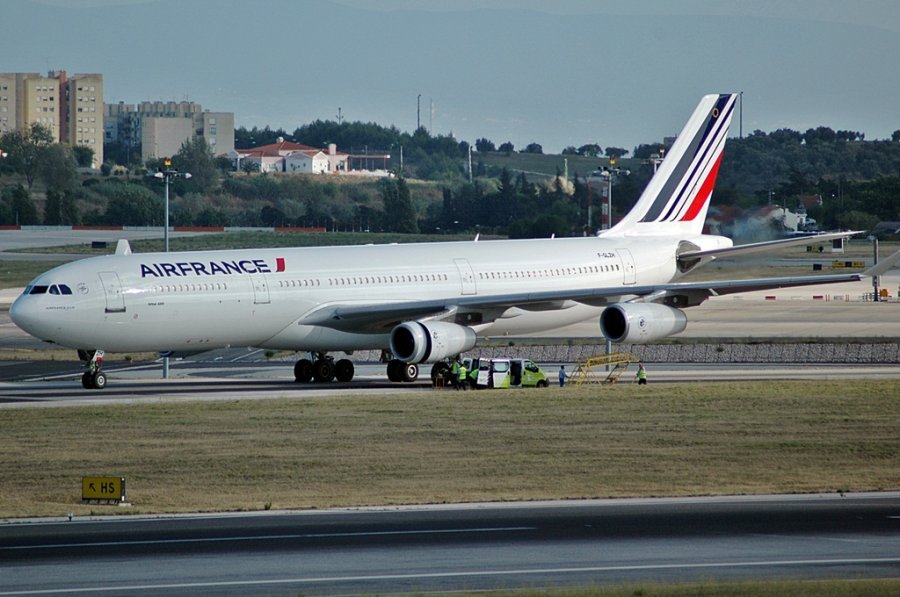 F-GLZH (078) 1995 Airbus A340-312