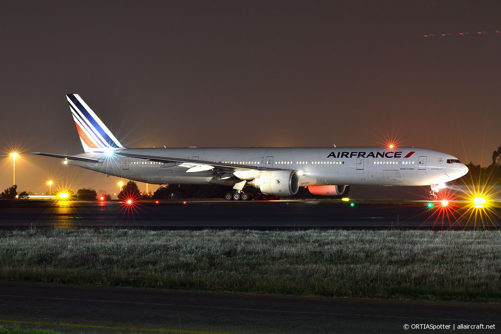 F-GSQM (cn 32848) Boeing 777-328ER