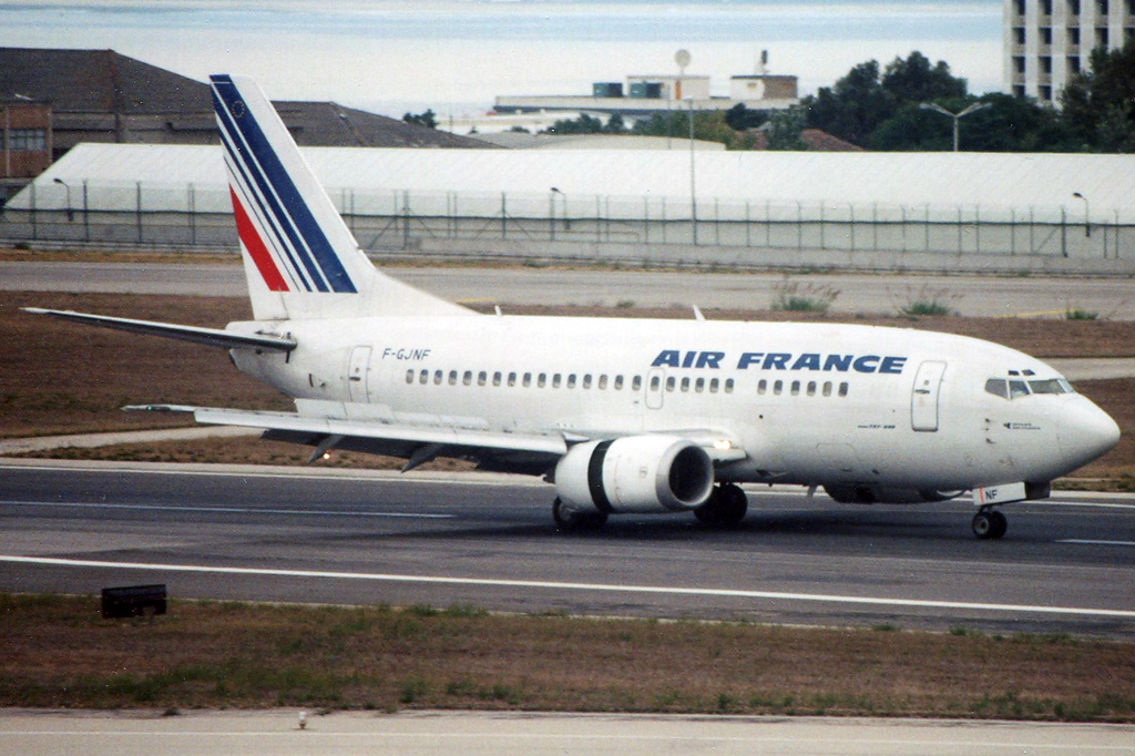 F-GJNF (cn 25231) Boeing 737-528