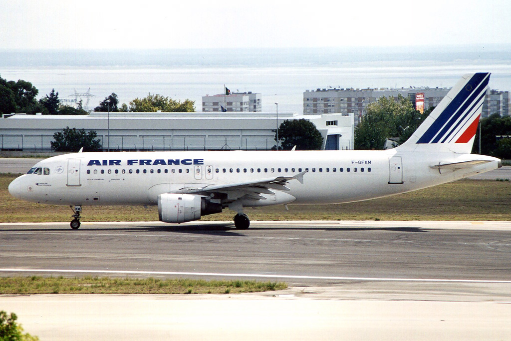 F-GFKM (102) 1990 Airbus A320-211