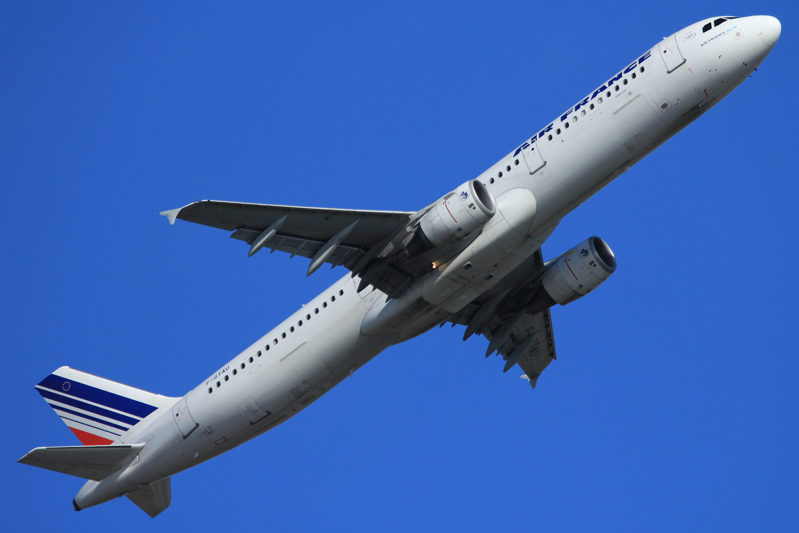 F-GTAU (3814) 2009 Airbus A321-212