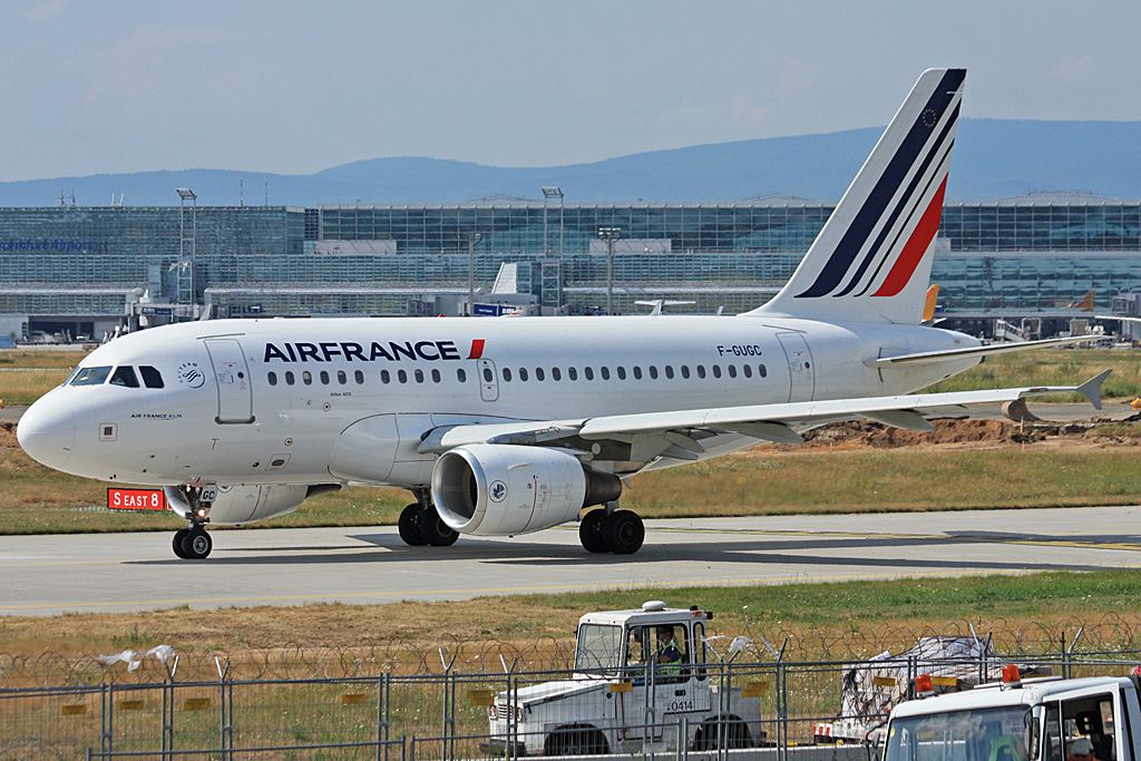 F-GUGC (2071) 2003 Airbus A318-111
