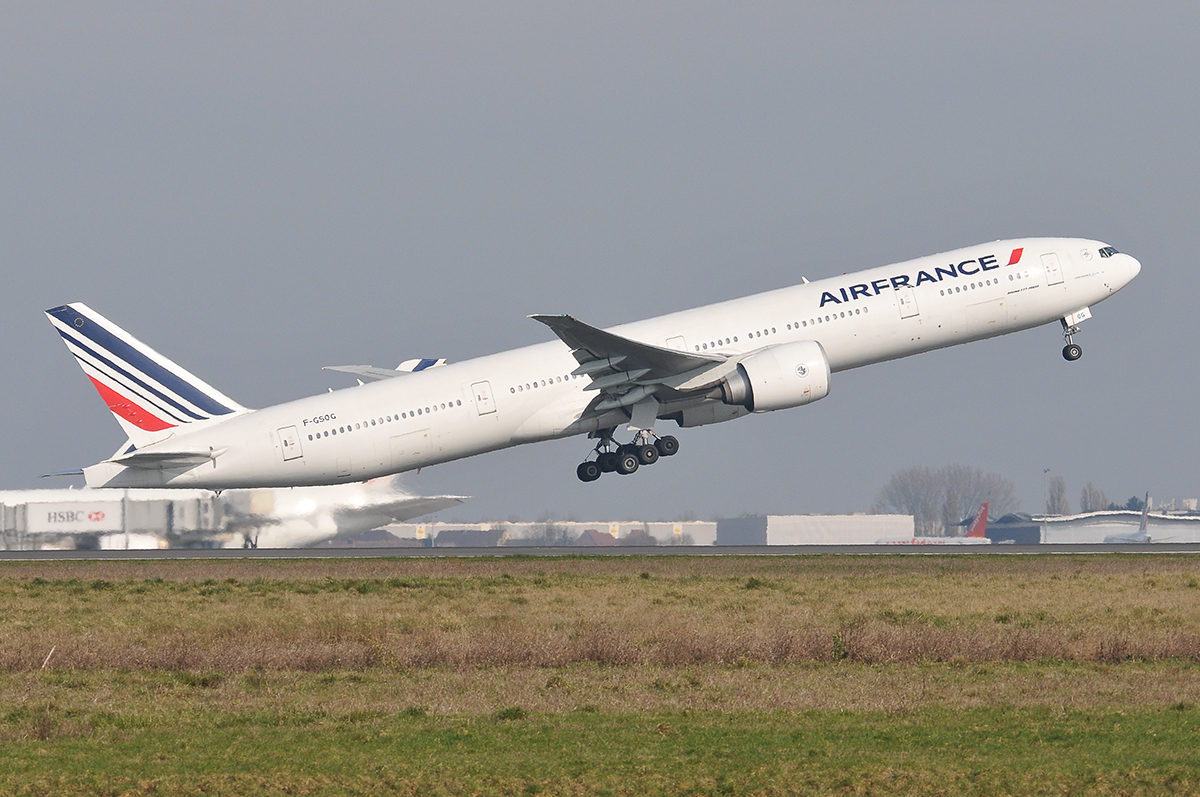 F-GSQG, (cn 32850), Boeing 777-328(ER)