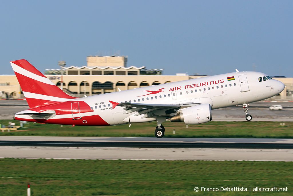 3B-NBF (1592) 2001 Airbus A319-112