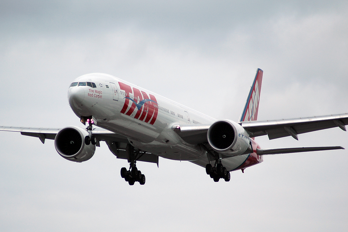 PT-MUD (37667) 2008 Boeing 777-32W(ER)