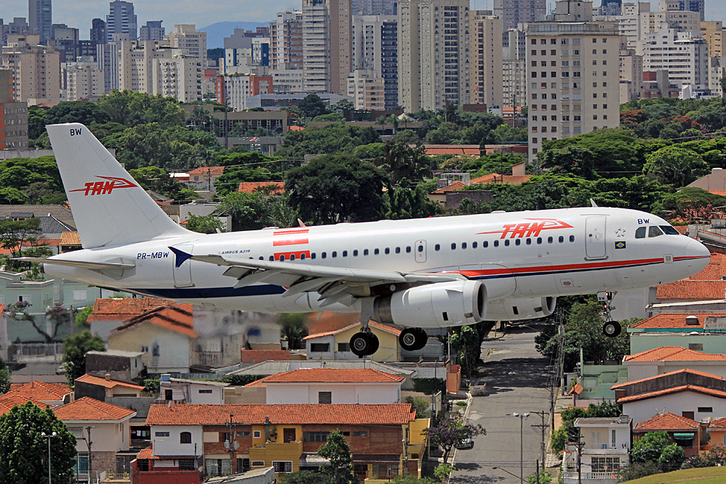 PR-MBW · Airbus A319-132 · (CGH / SBSP)