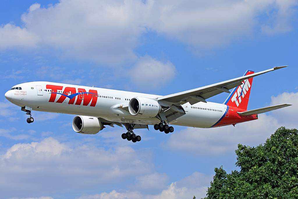 PT-MUD (37667) 2008 Boeing 777-32W(ER)