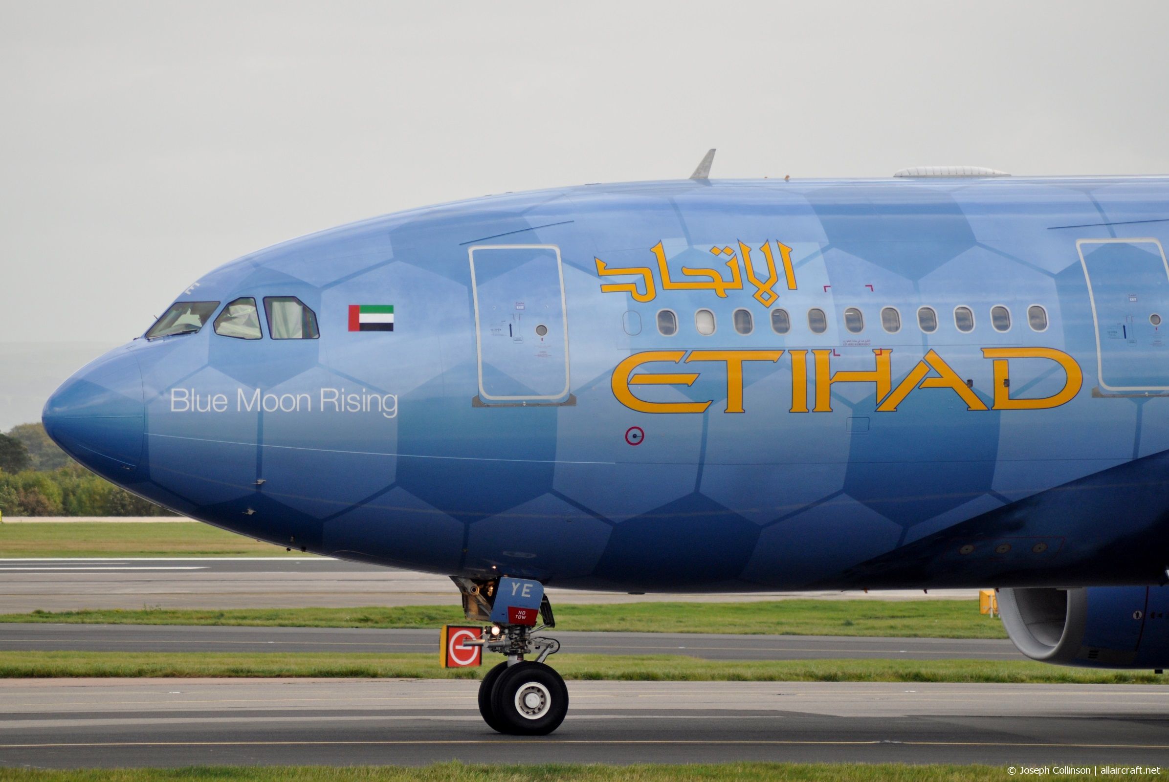 A6-EYE (688) 2005 Airbus A330-243