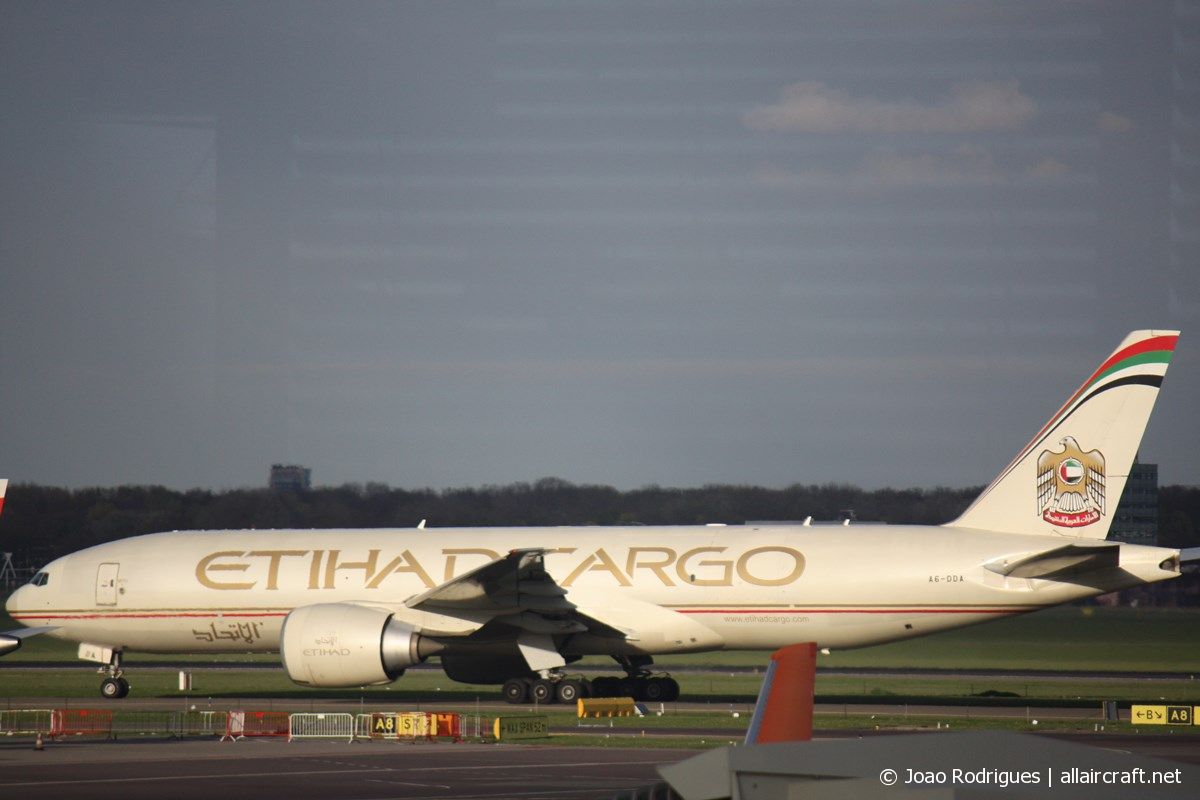 A6-DDA (39682) Boeing 777-FFX