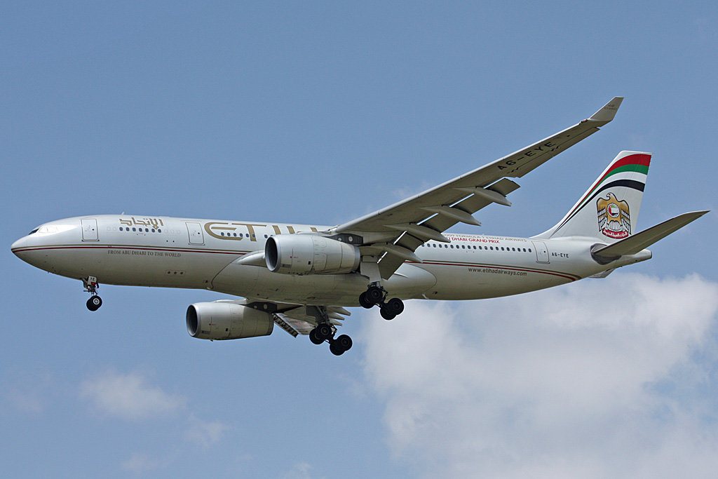 A6-EYE (688) 2005 Airbus A330-243