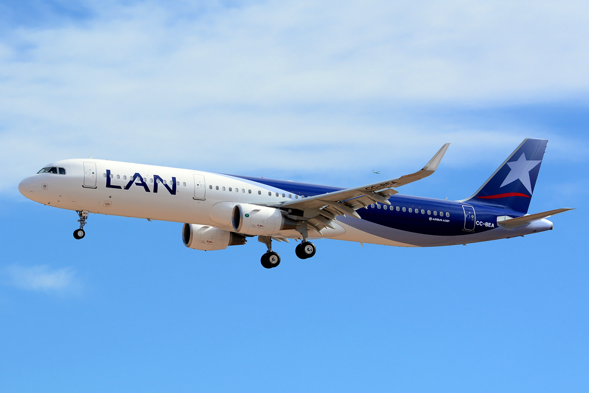 CC-BEA (6364) 2014 Airbus A321-211