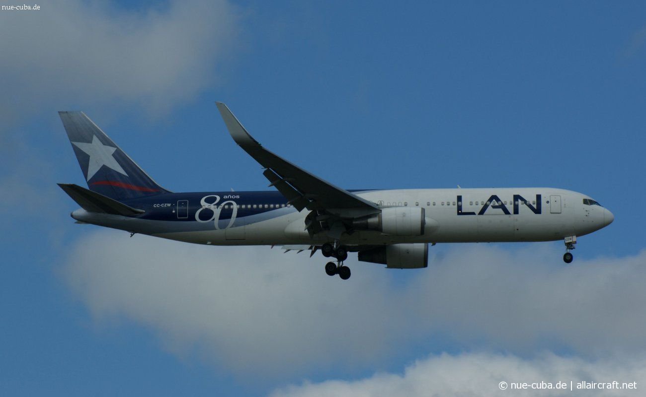 CC-CZW (29227) 1998 Boeing 767-316 ER WL