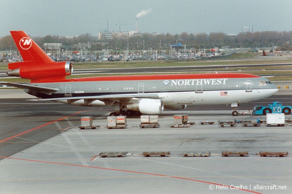 N220NW (46577) 1973 McDonnell Douglas DC-10-30