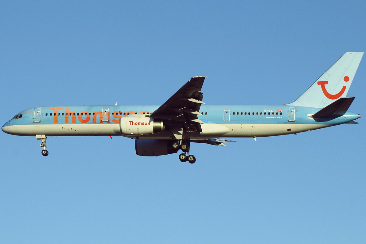 G-BYAT (27208) 1994 Boeing 757-204