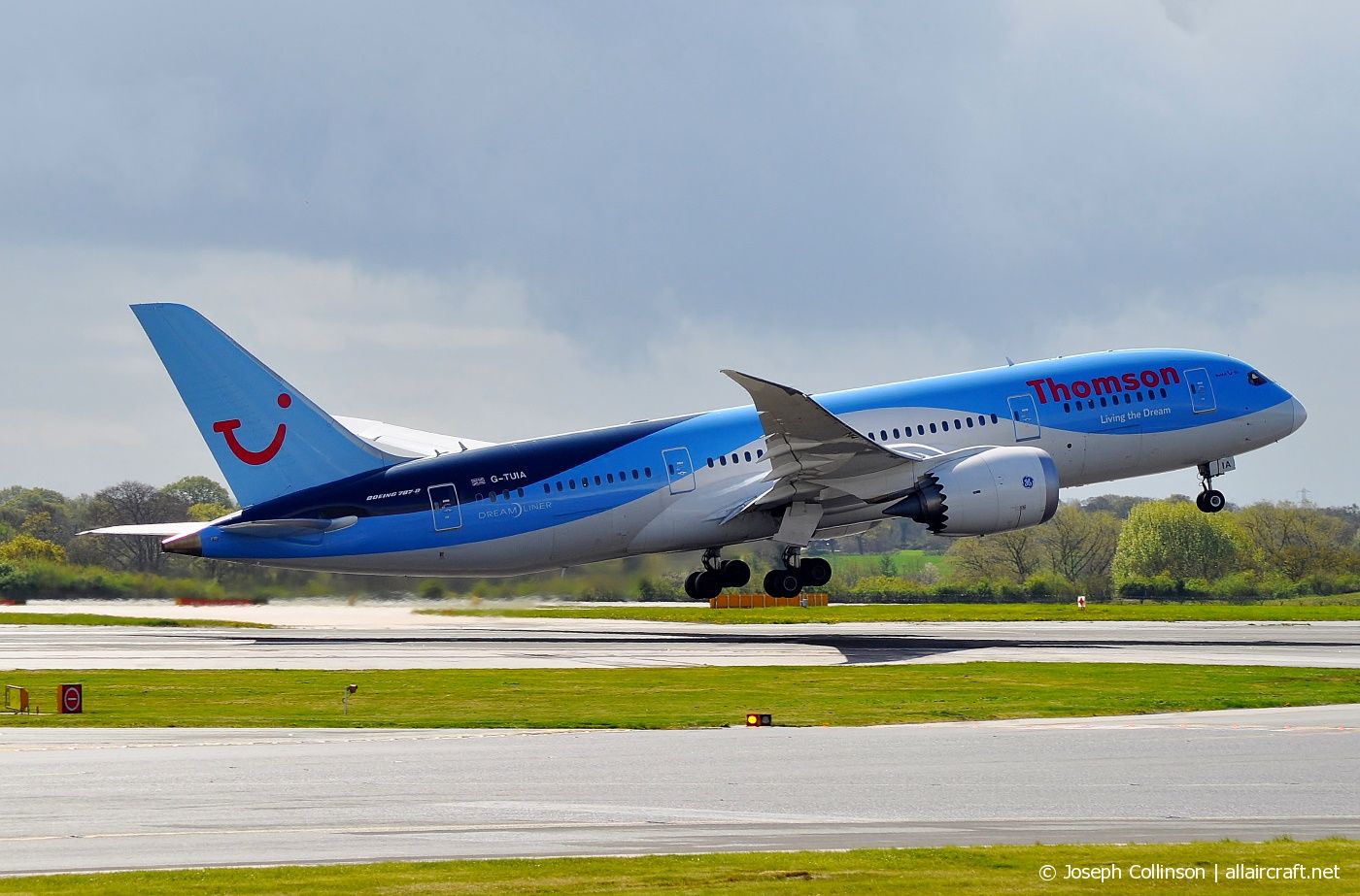 G-TUIA (34422) 2013 Boeing 787-8 Dreamliner