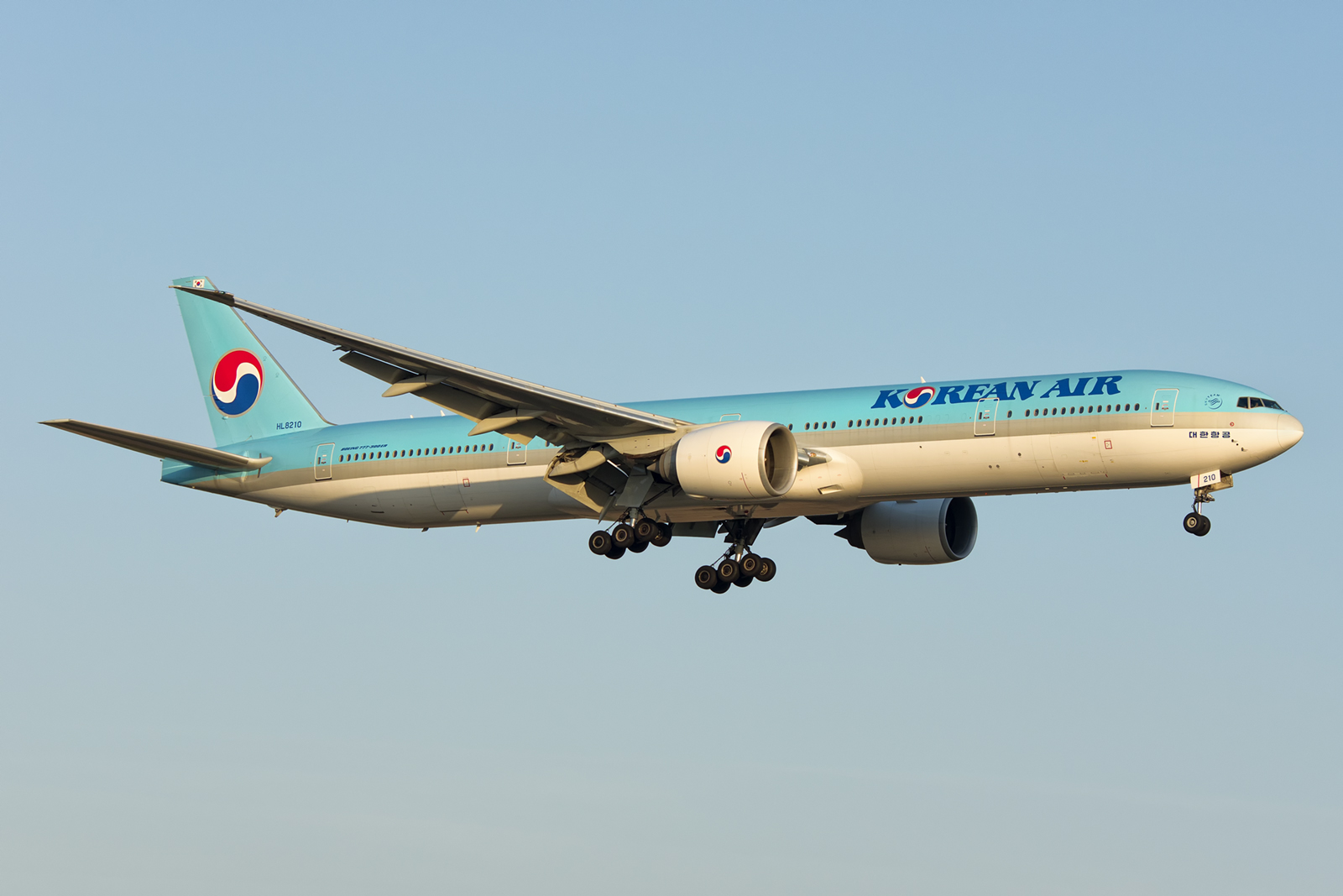 HL8210 (40377) 2010 Boeing 777-3B5