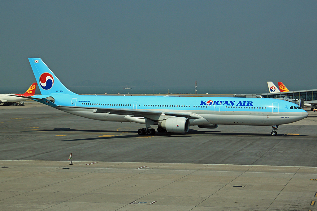 HL7554 (256) 1999 Airbus A330-323