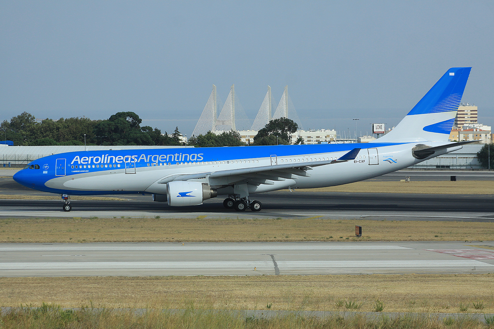 EI-CXF · Airbus A330-223 · (LIS / LPPT)