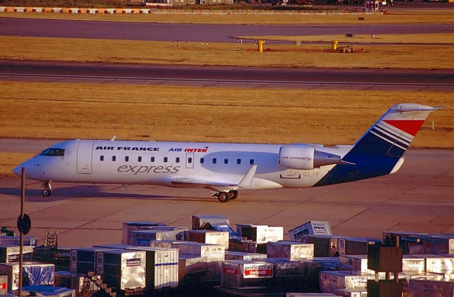 F-GLIY (cn 7053) Bombardier CRJ100ER