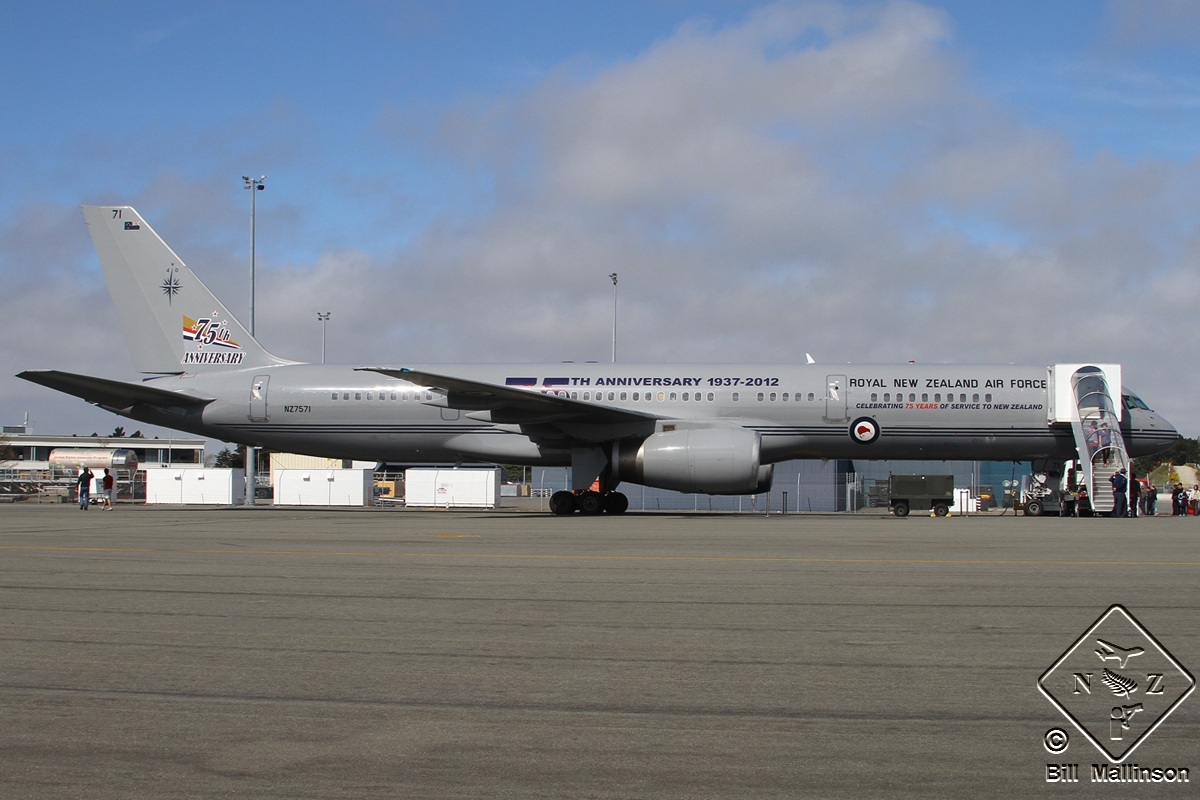 NZ7571 (26633) 1992 Boeing 757-2K2