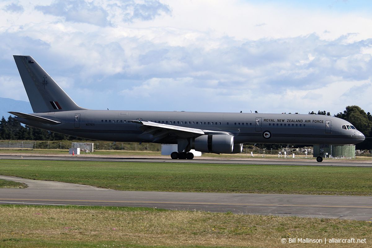 NZ7571 (26633) 1992 Boeing 757-2K2