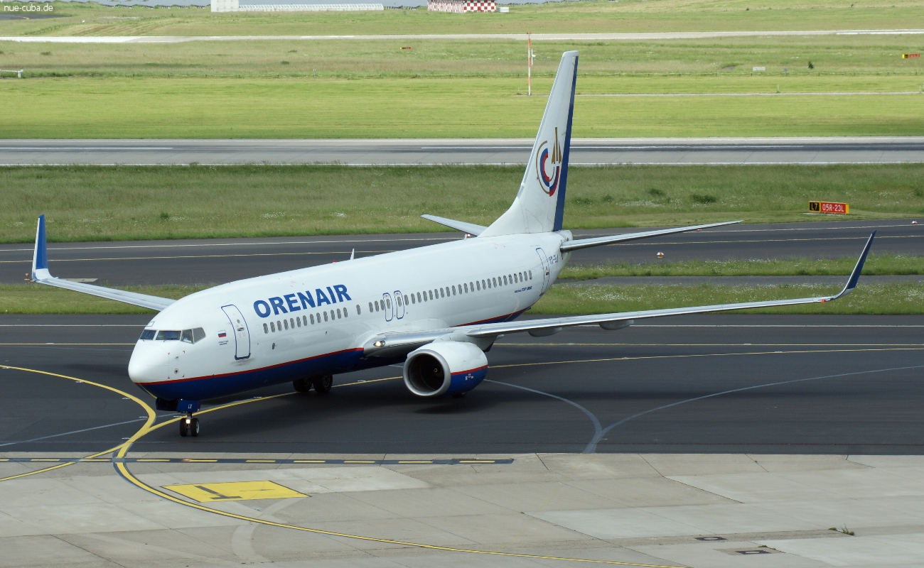 VQ-BLX (28384) 1999 Boeing 737-85P WL