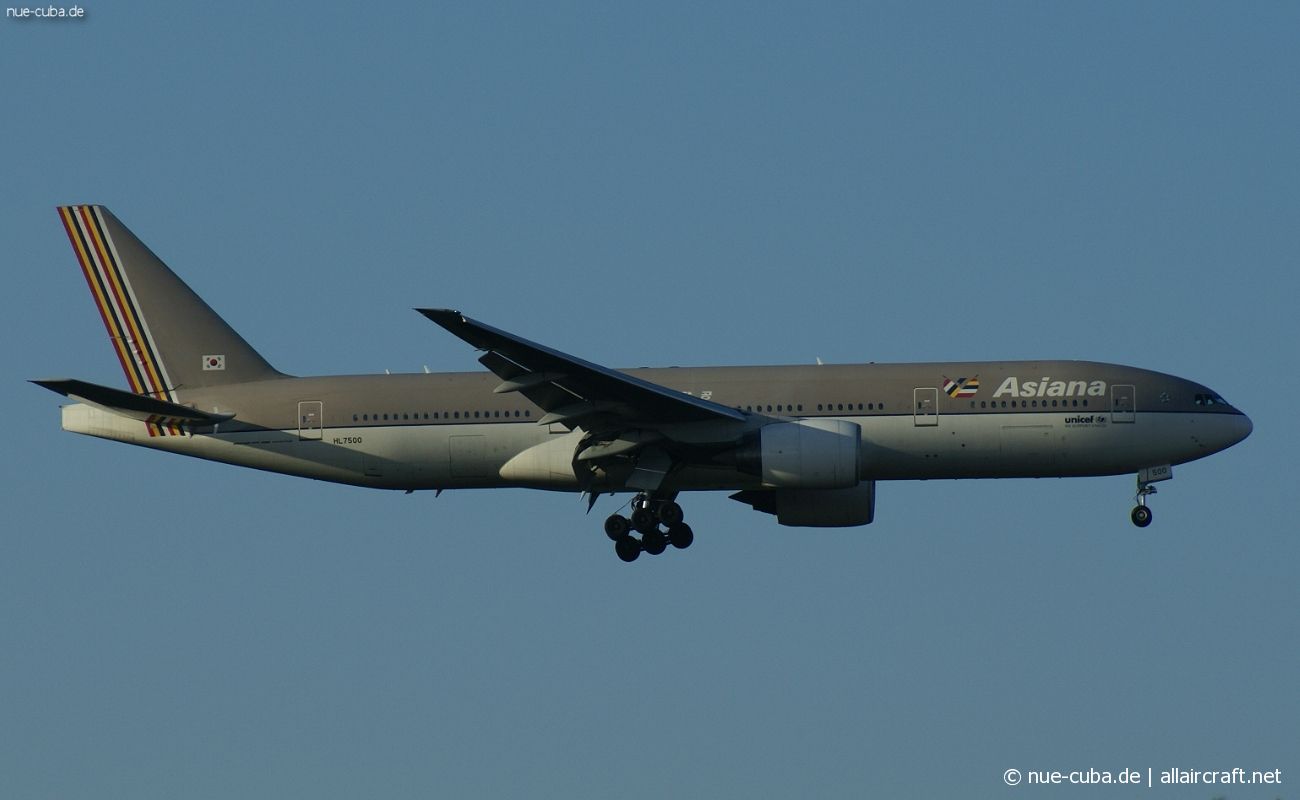 HL7500 (cn 28685) Boeing 777-28EER