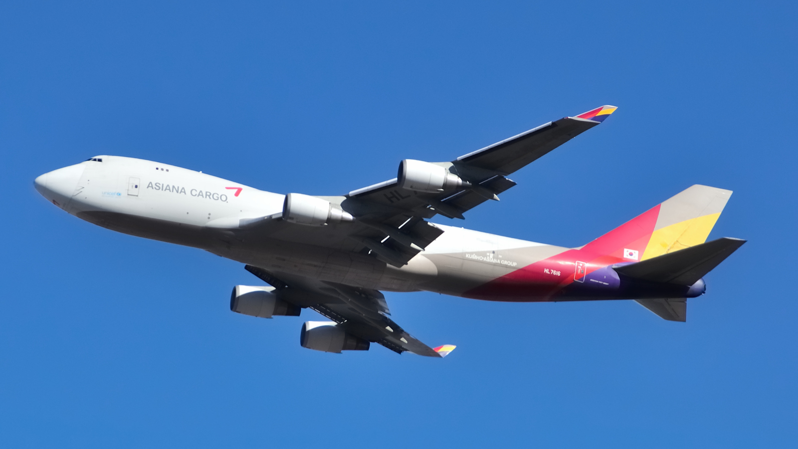 HL7616 (cn 33748) Boeing 747-446F
