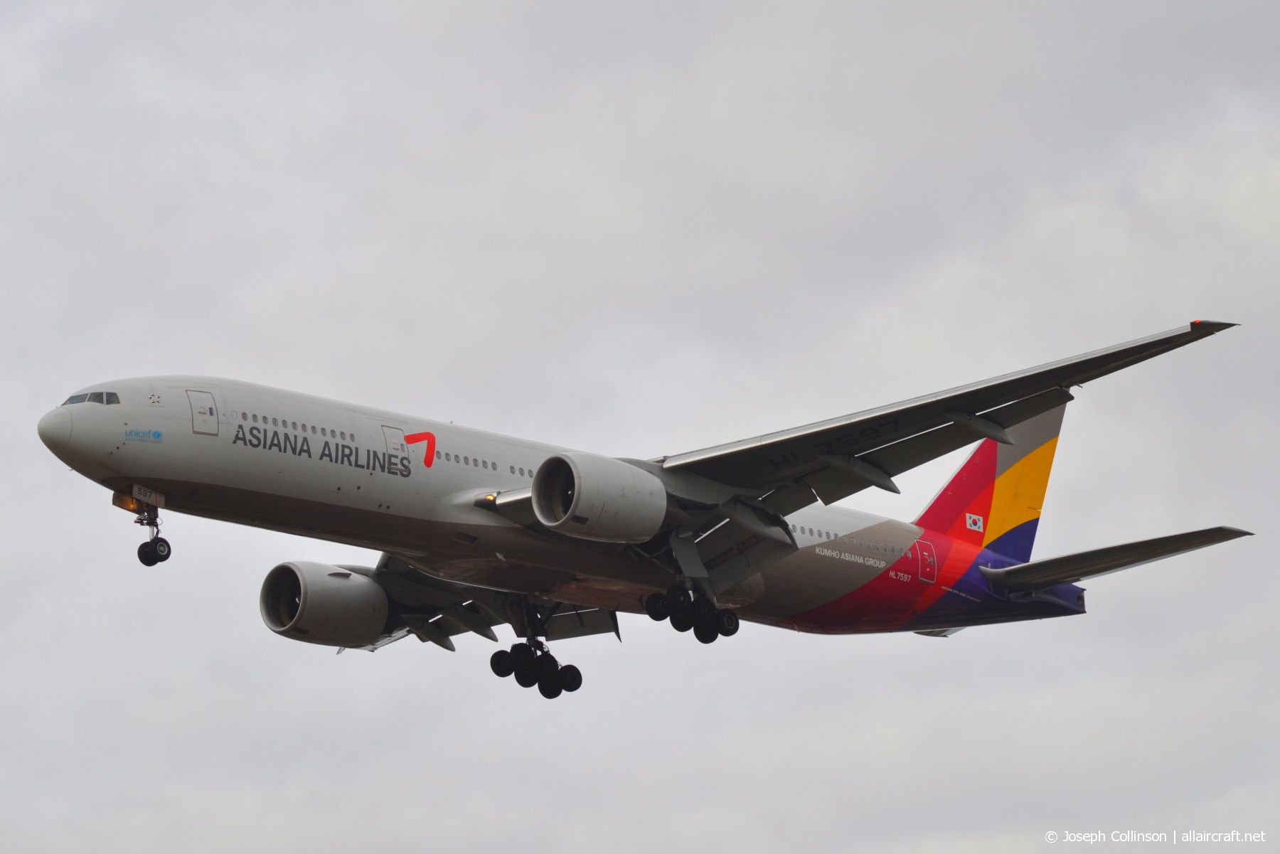 HL7597 (28686) 2001 Boeing 777-28E(ER)