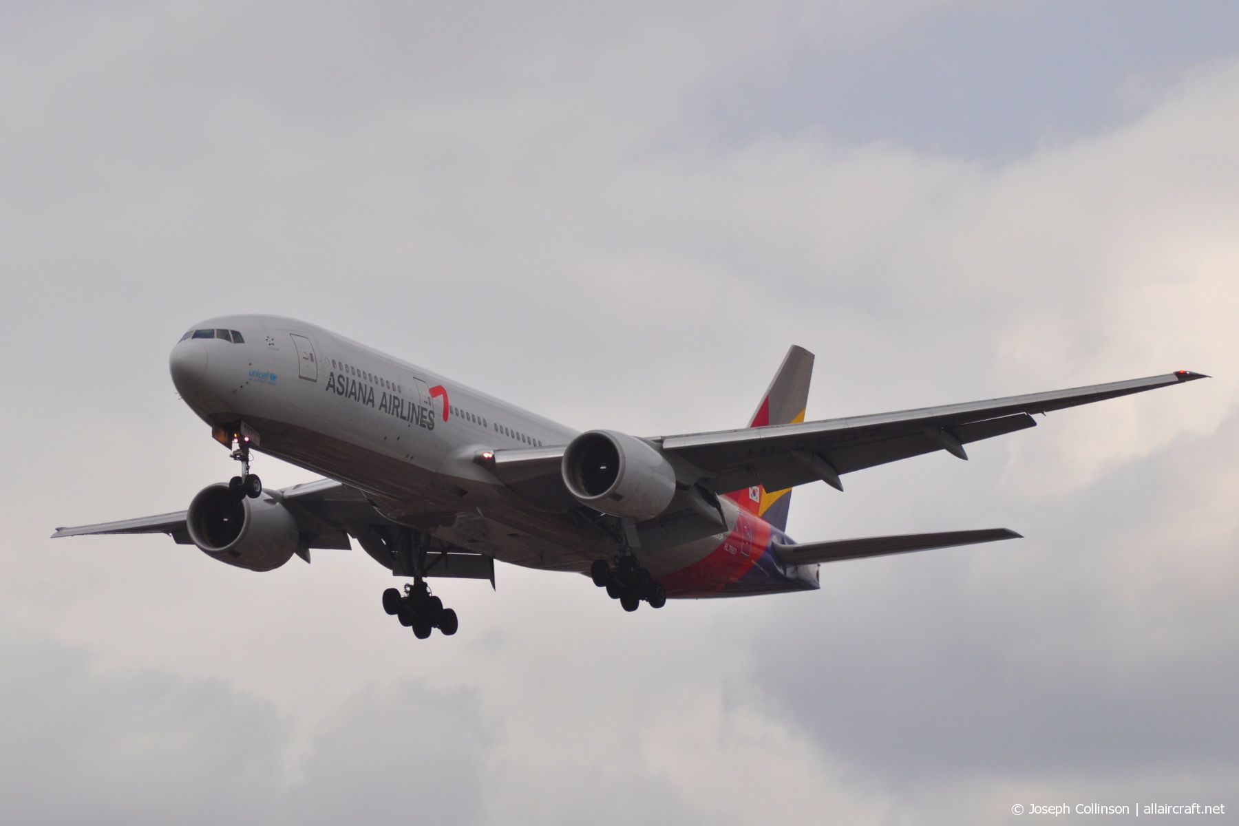 HL7597 (28686) 2001 Boeing 777-28E(ER)