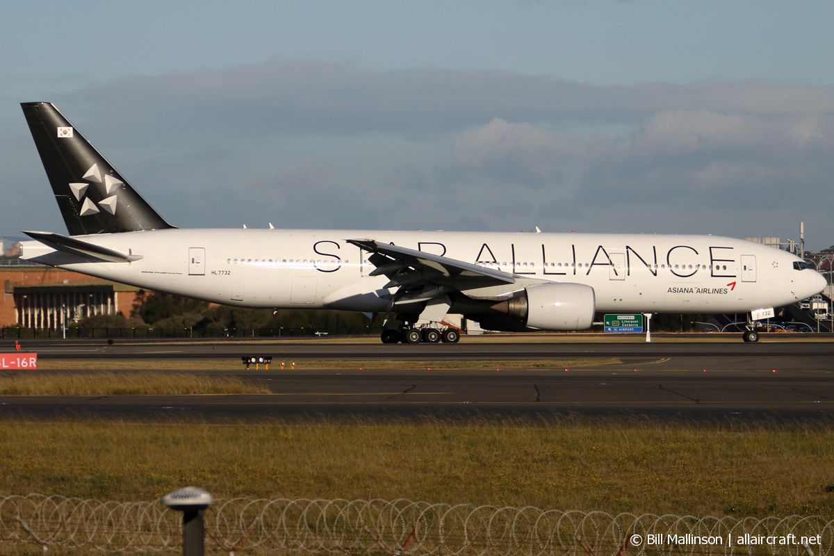HL7732 (cn 29174) Boeing 777-28EER
