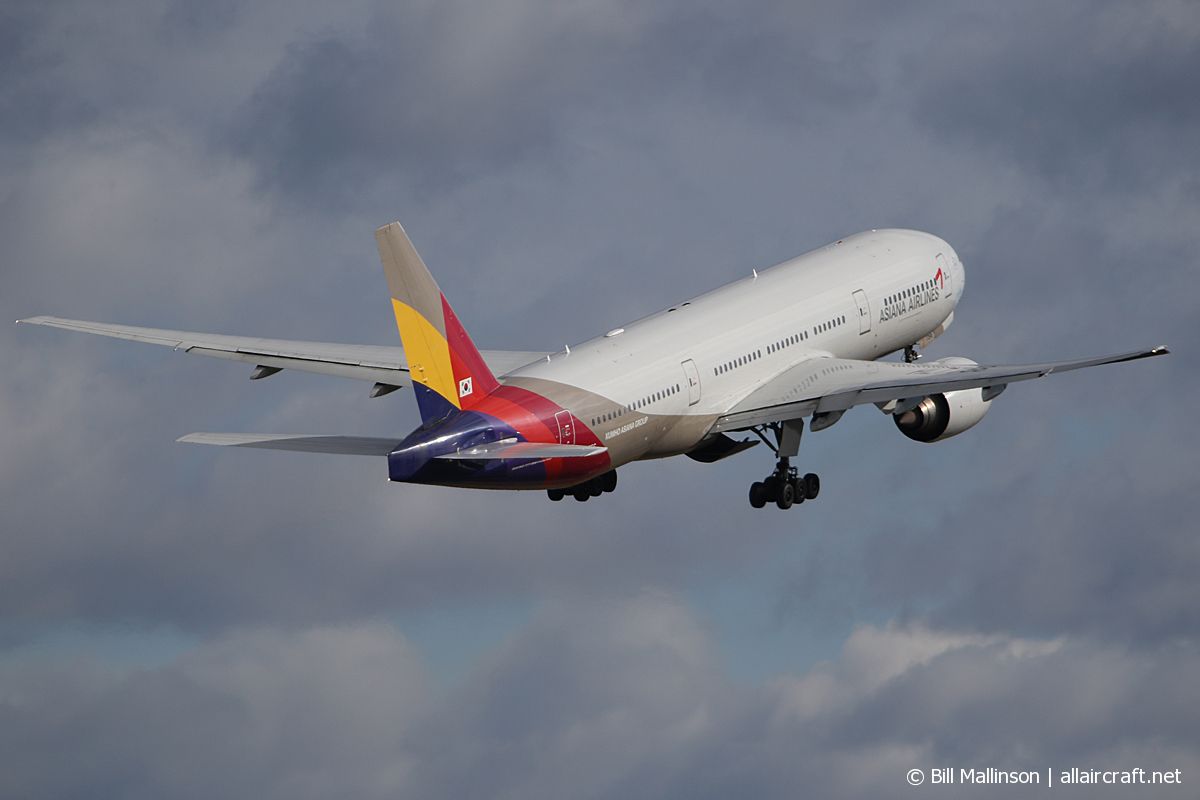 HL7756 (cn 30860) Boeing 777-28EER