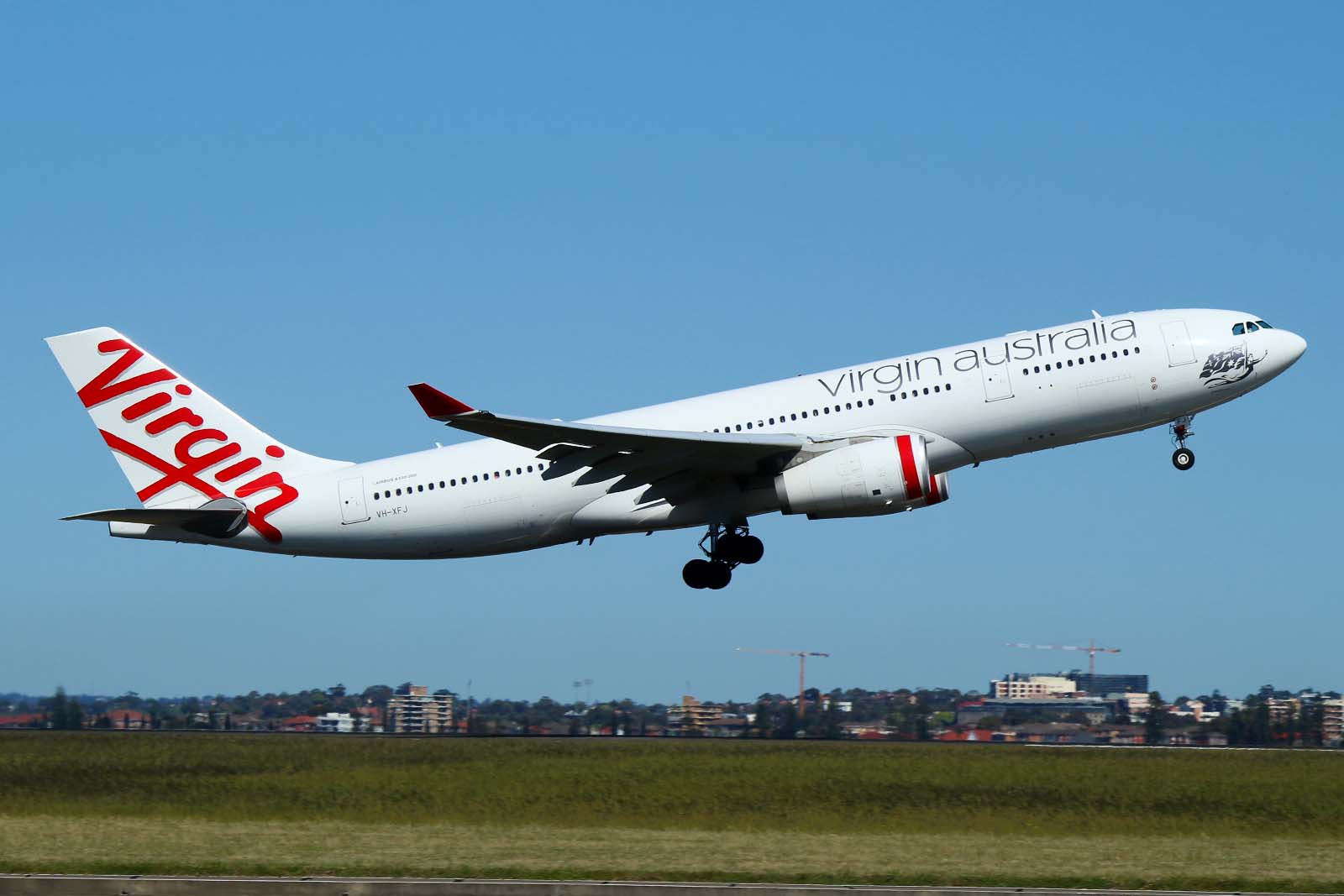 VH-XFJ · Airbus A330-243 · (SYD / YSSY)