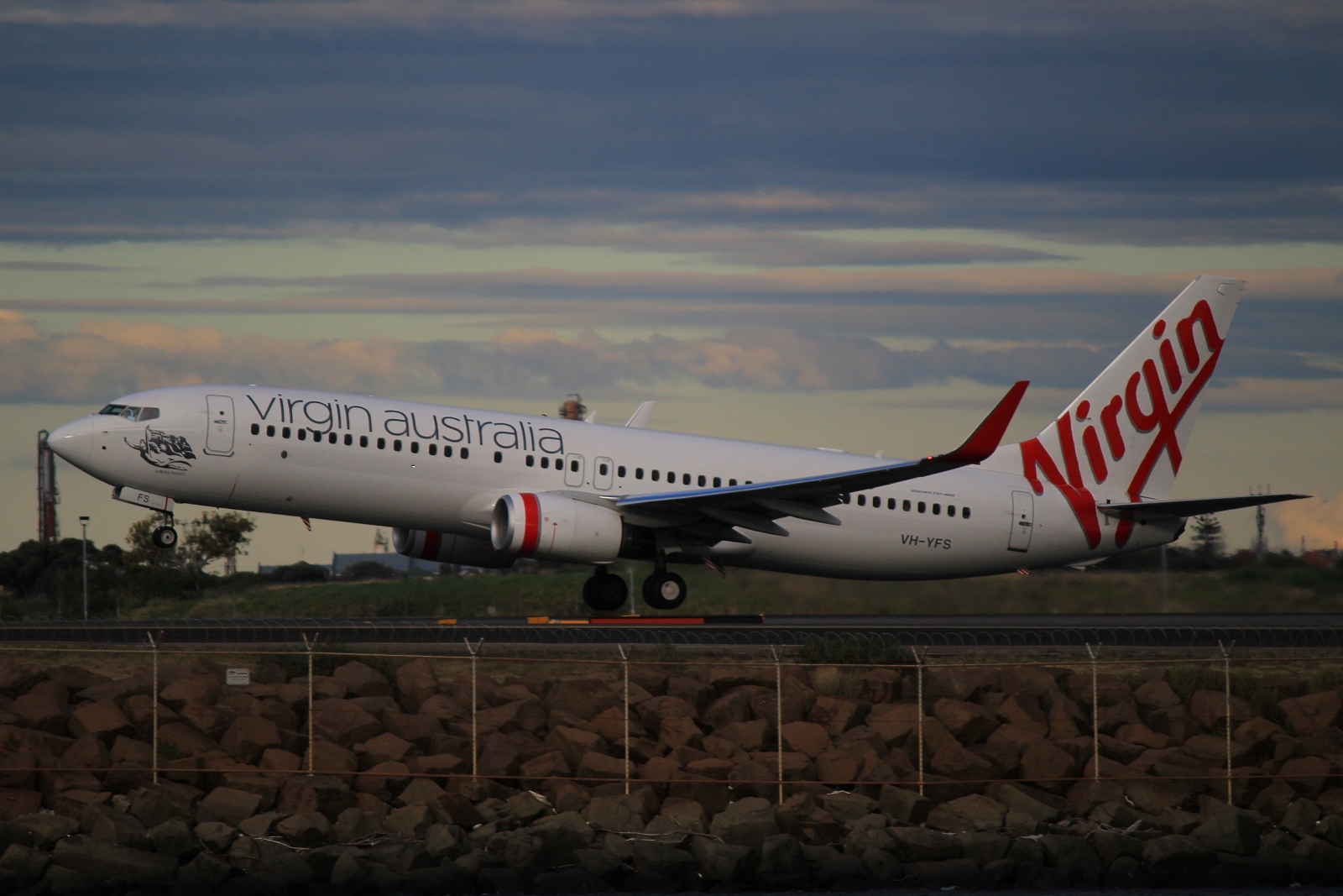 VH-YFS (41027) 2015 Boeing 737-8FE(WL)