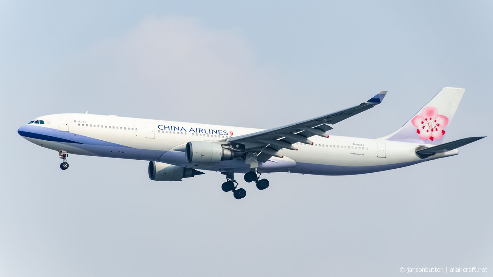 B-18305 (671) 2005 Airbus A330-302