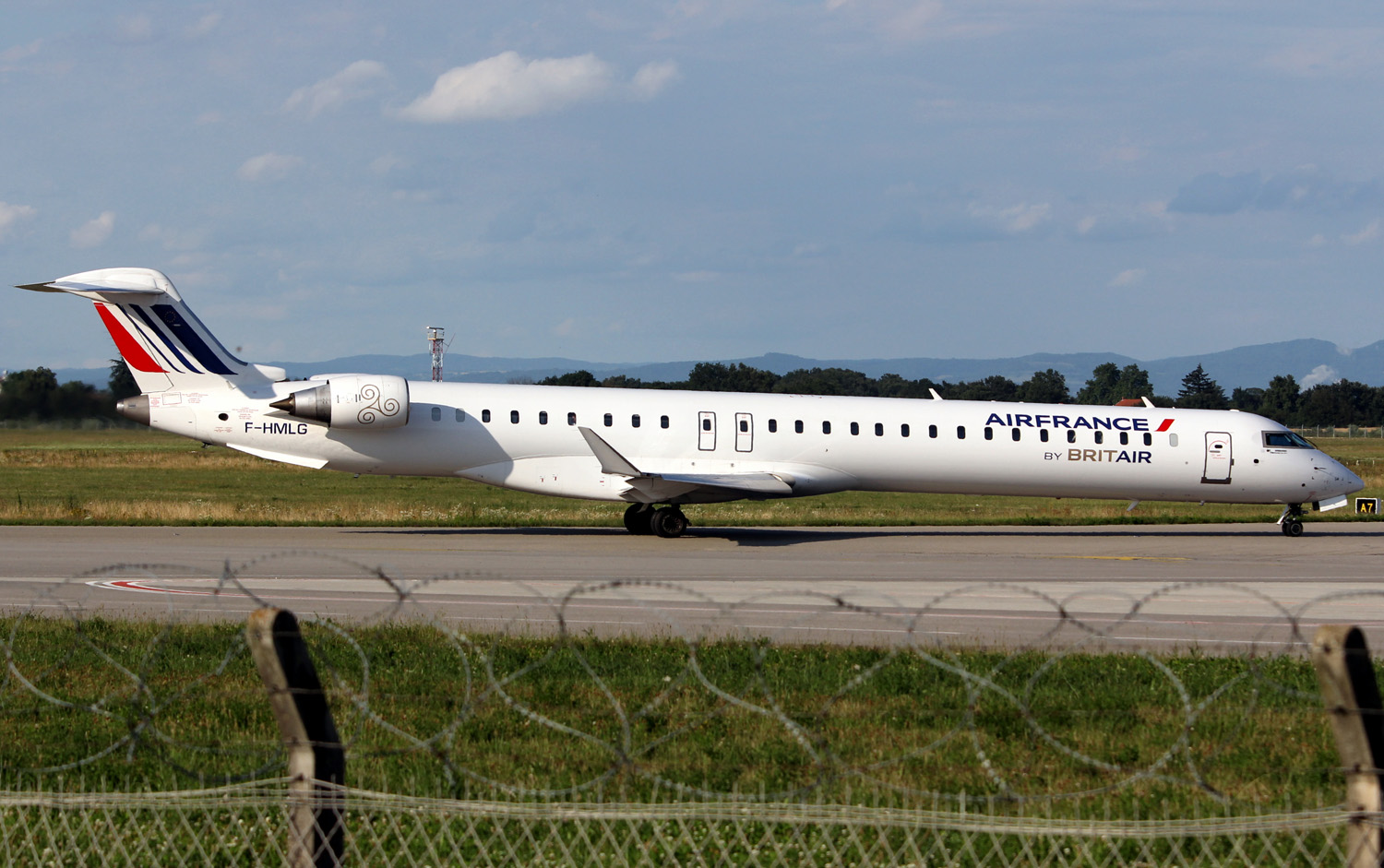 F-HMLG (cn 19012) Bombardier CRJ-1000
