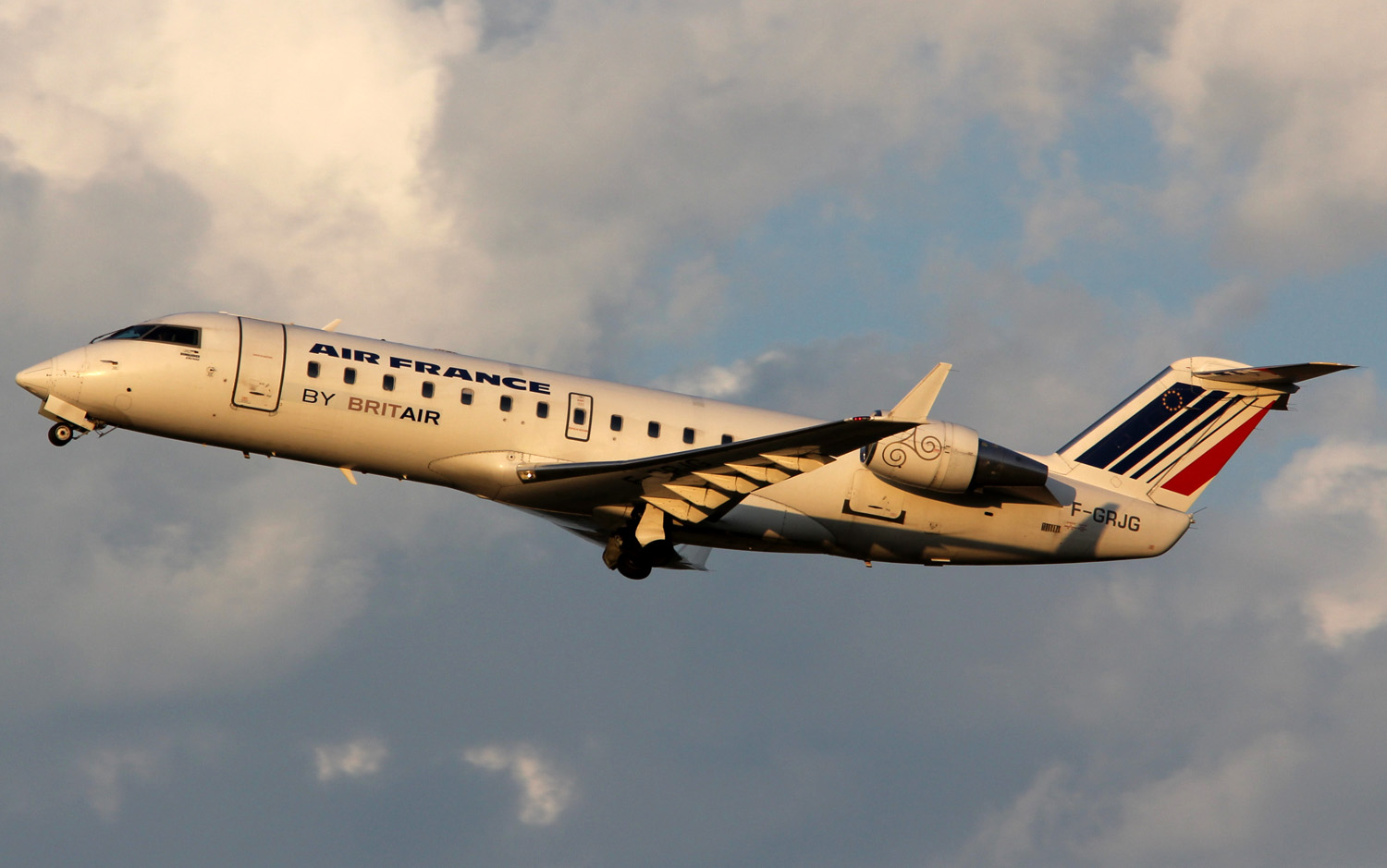F-GRJG (cn 7143) Bombardier CRJ100ER