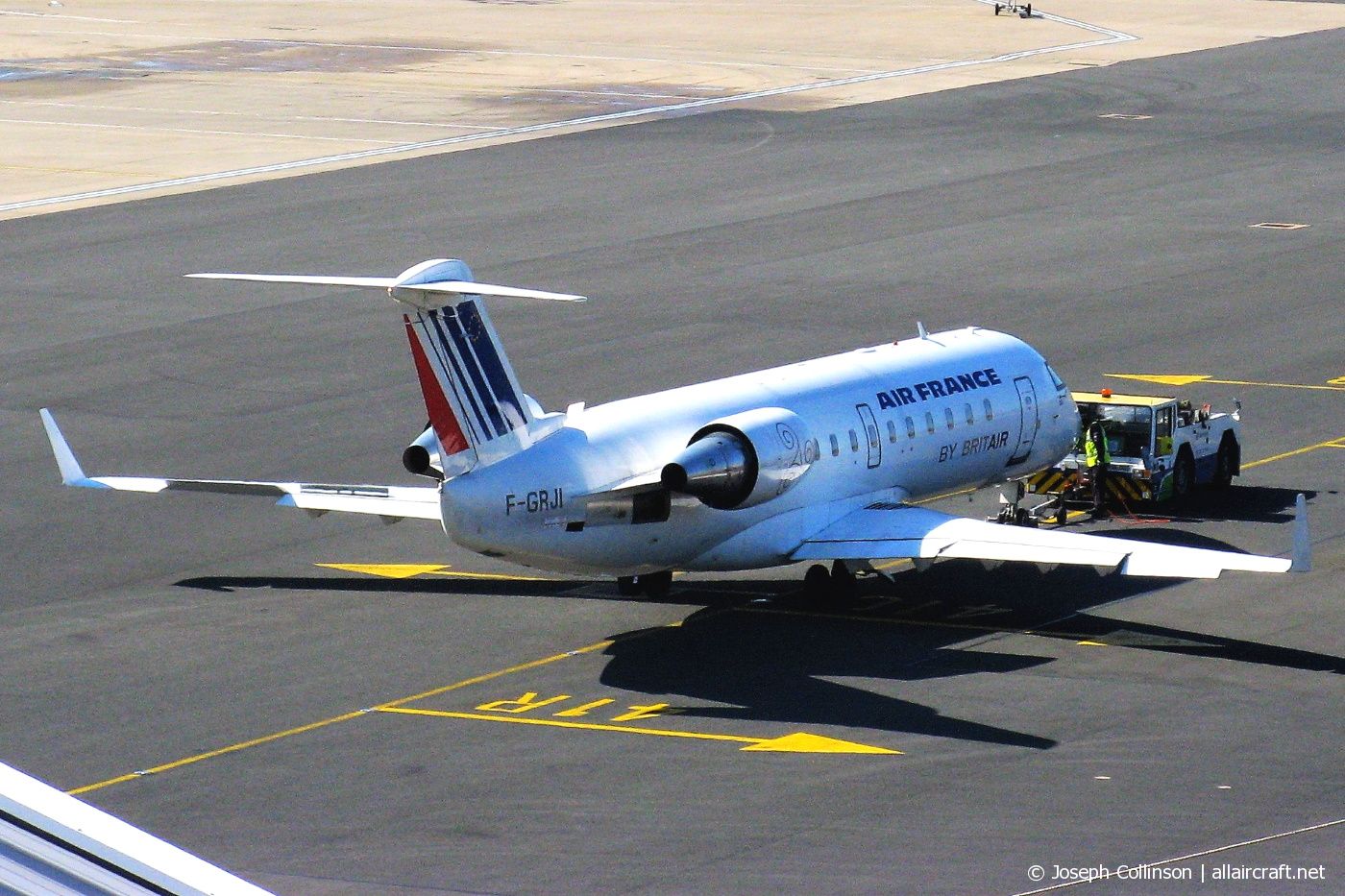 F-GRJI (7147) 1996 Bombardier CRJ-100ER