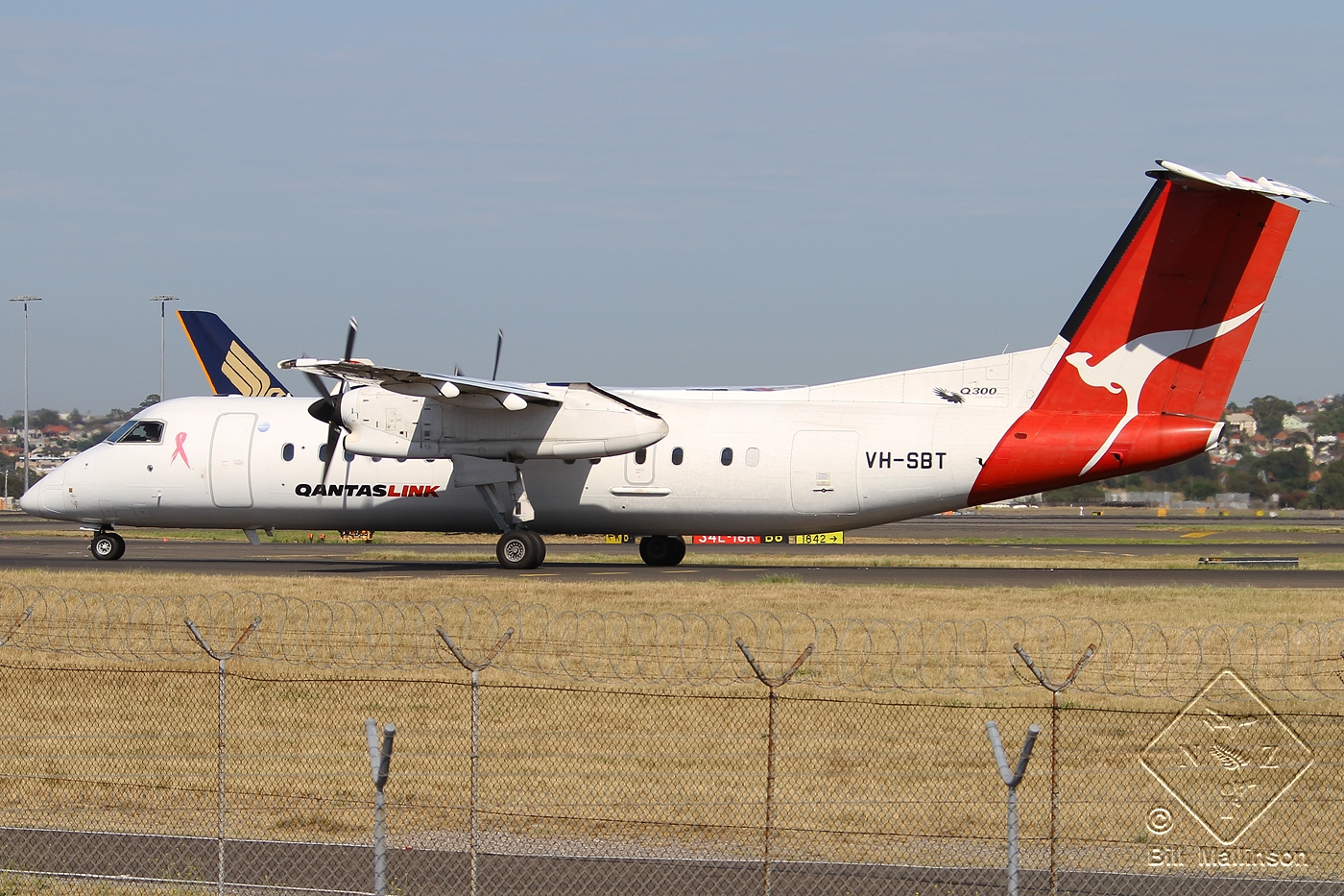 VH-SBT (580) 2001 Bombardier Dash 8-Q315
