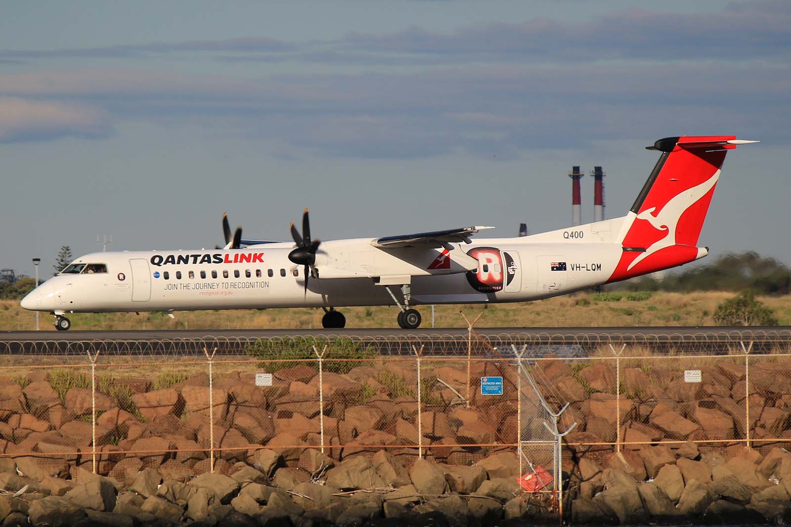 VH-LQM · Bombardier Dash 8-Q402 · (SYD / YSSY)