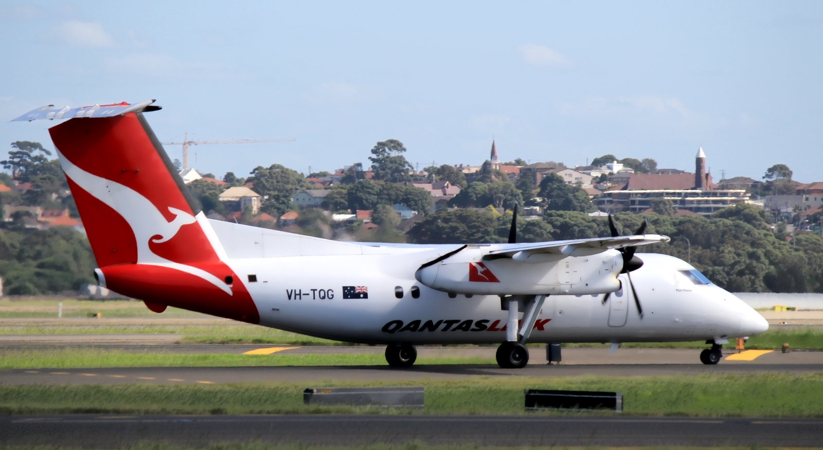 VH-TQG (430) Bombardier Dash 8 201