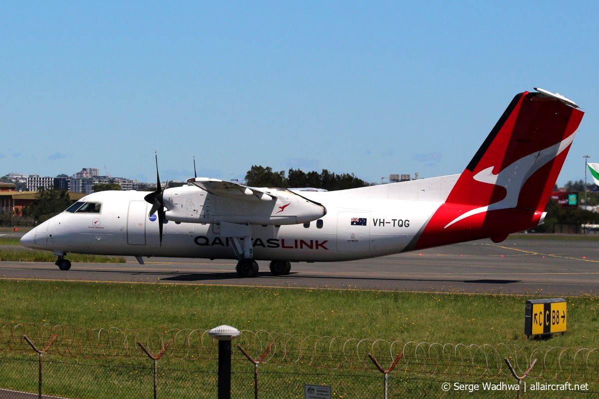VH-TQG (430) 1996 Bombardier Dash 8-201