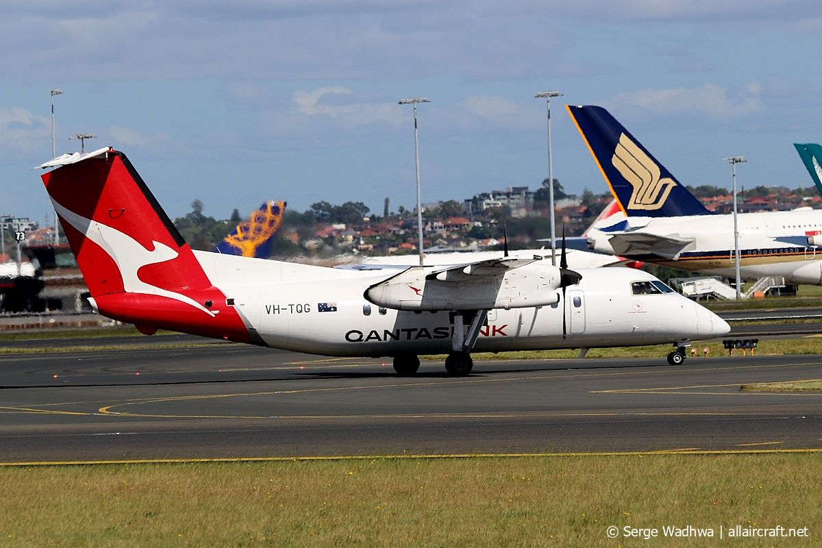 VH-TQG (430) 1996 Bombardier Dash 8-201