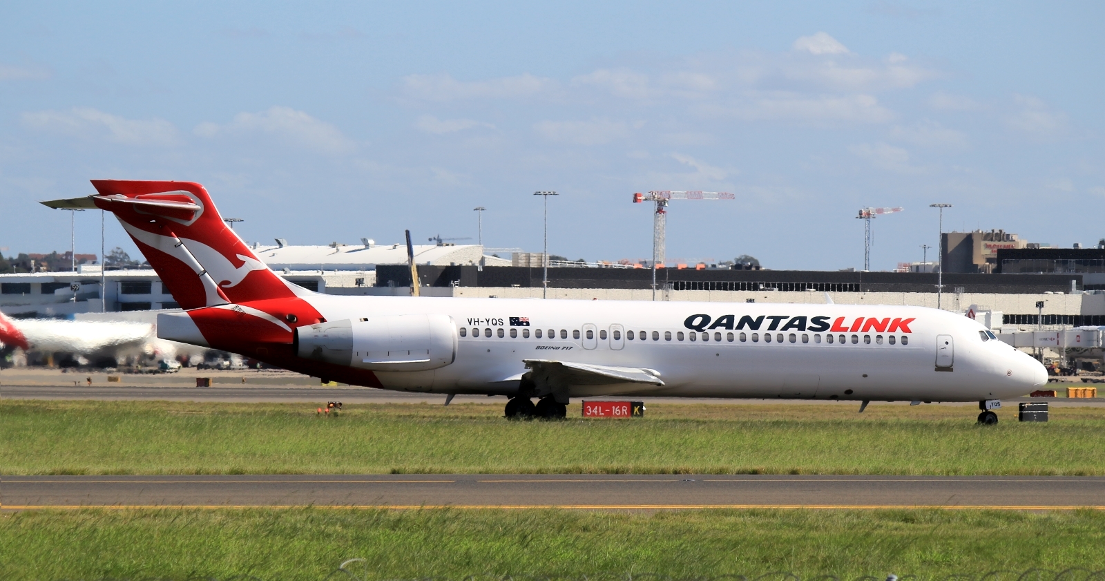 VH-YQS · Boeing 717-2BL · (SYD / YSSY)