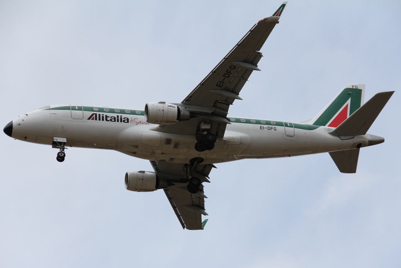 EI-DFG (cn 17000008) Embraer 170-100LR