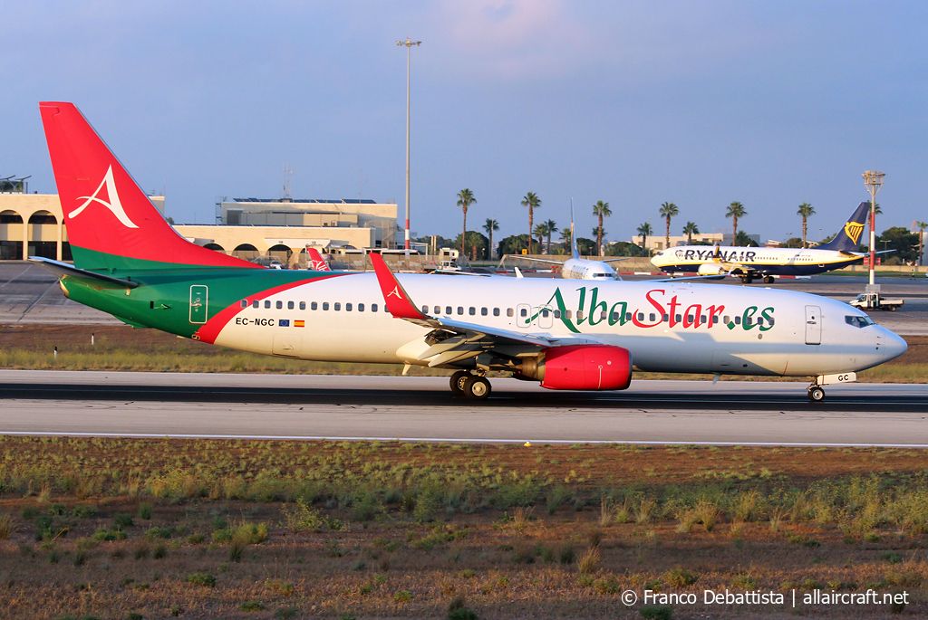EC-NGC (28236) 2000 Boeing 737-809(WL)