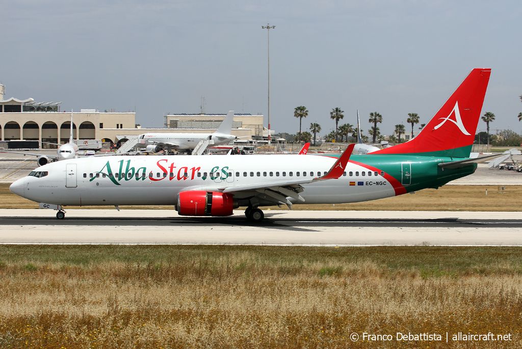 EC-NGC (28236) 2000 Boeing 737-809(WL)