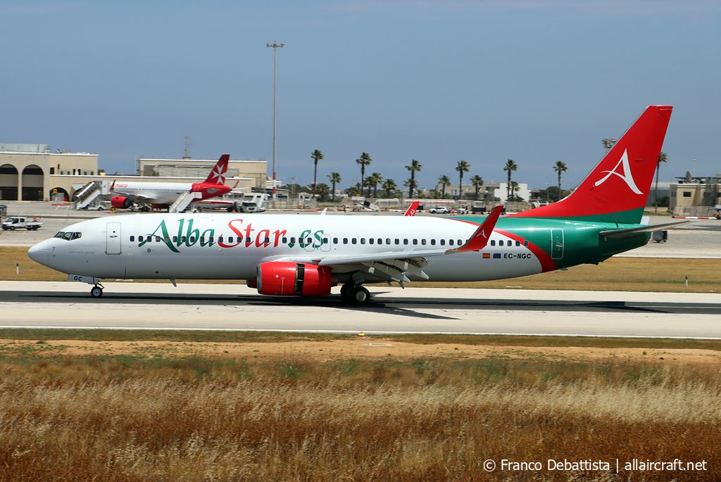 EC-NGC (28236) 2000 Boeing 737-809(WL)